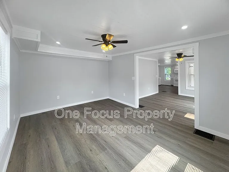 16 N Jones St — Photo 4