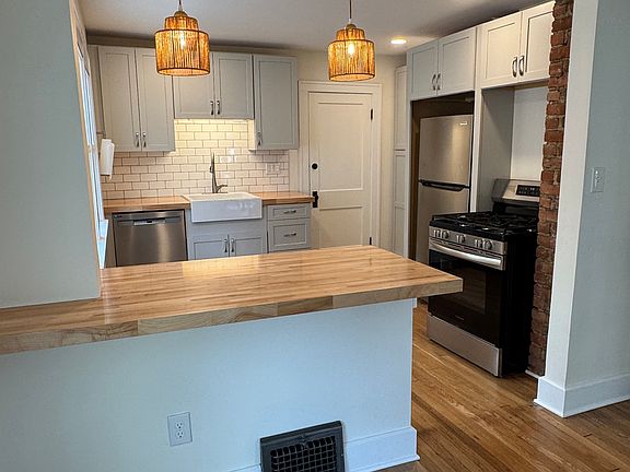 3rd image of 2132 Morrison Ave #Up