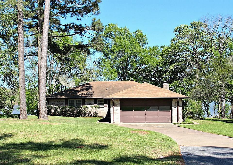 Check out this awesome WATERFRONT Home! 3 bedroom 2 bath on Bethy Creek at Lake Livingston!