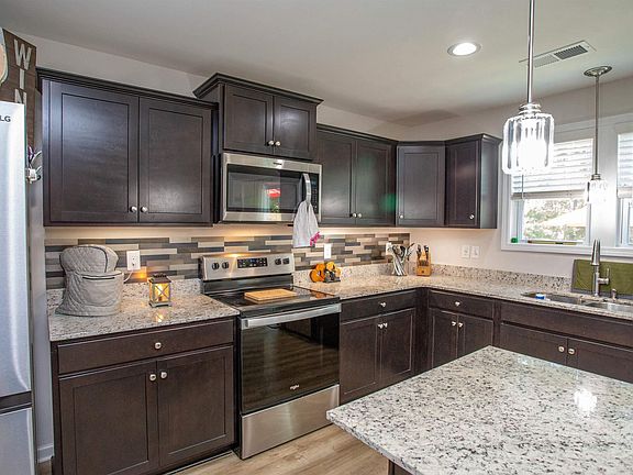 4th image of 30 Shoal Ct