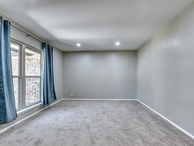 3322 Castledale Dr — Photo 3