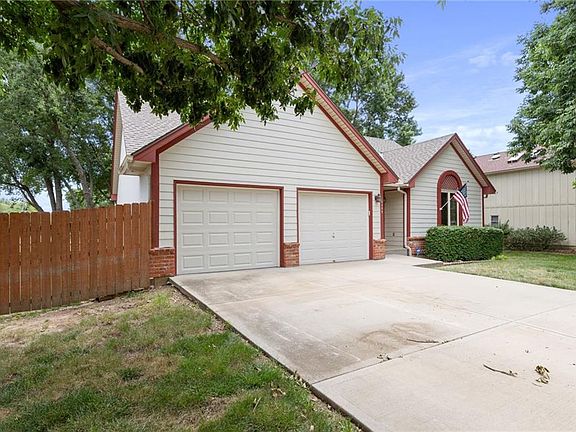 3rd image of 5525 Lewis Dr