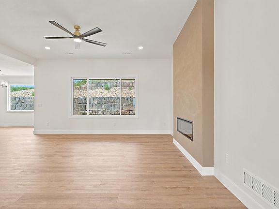 5th image of 3920 Travers Cir
