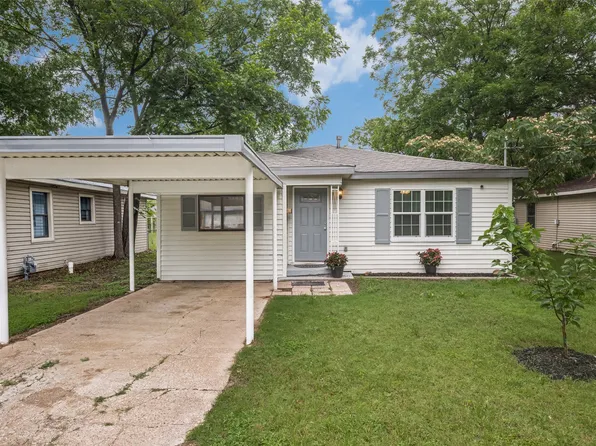 717 Small St, Bowie, TX 76230