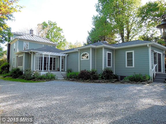 See how large this house is from the back?