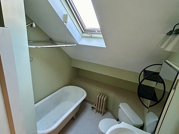4th image of 181 Reservoir Ave Floor 3