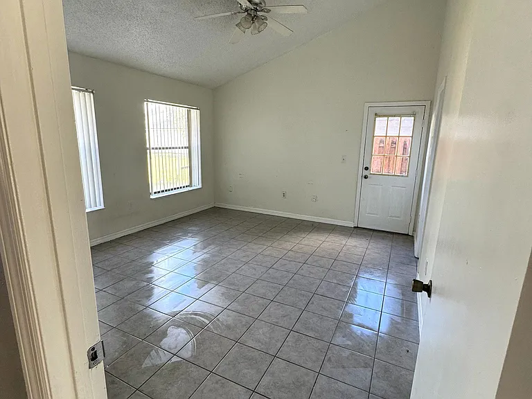 621 Caribou Ct — Photo 5