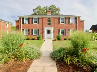 25 School St, Glastonbury, CT 06033