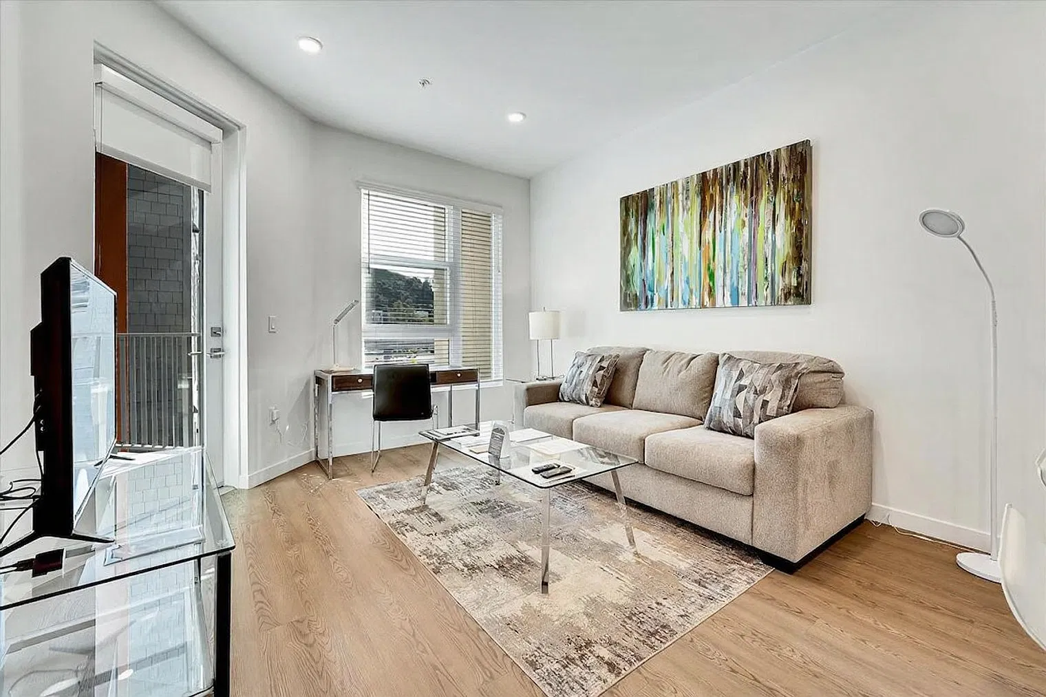 1 bed, 1.0 bath, 731 sqft, $6,212 — Photo 1