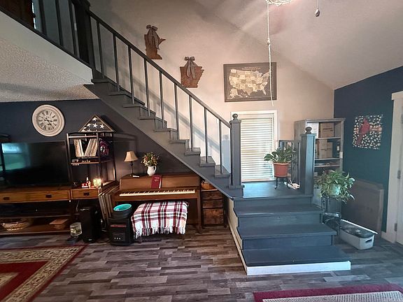 5th image of 701 W Rhodes St