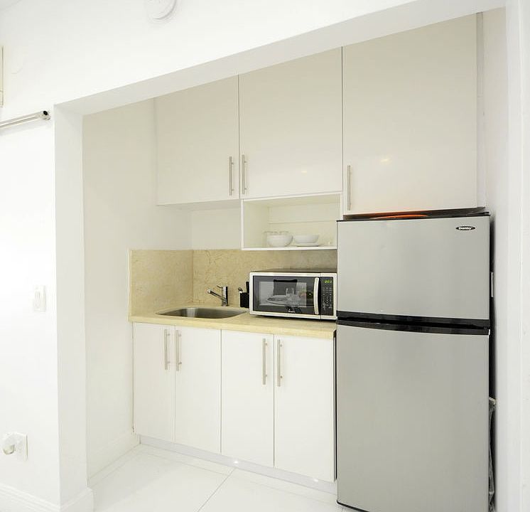 2nd image of 612 15th St APT 8
