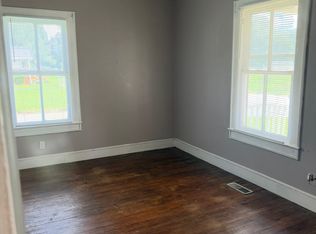 211 Hawkins St, Wellford, SC 29385