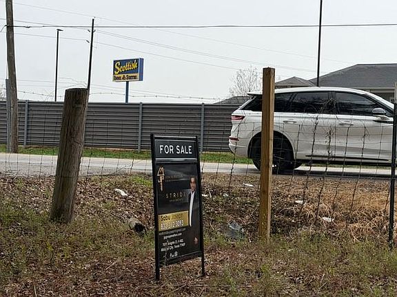 3rd image of 509 Krenek Rd