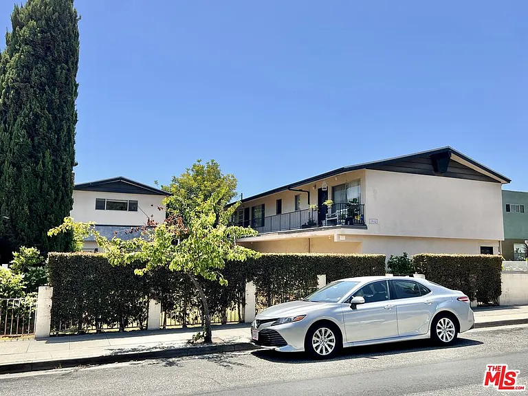 1552 Berkeley St #1 — Photo 1