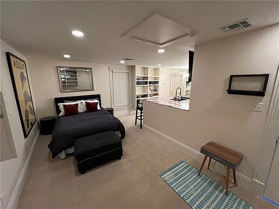 5th image of 4025 Vendome Place Loft
