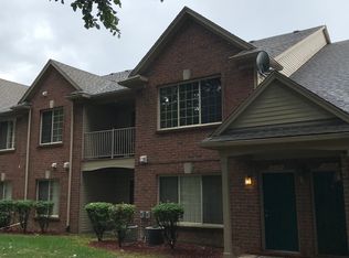 12117 Hidden View Ct, Utica, MI 48315