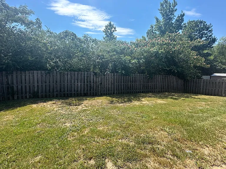 1089 Garnet Dr — Photo 6