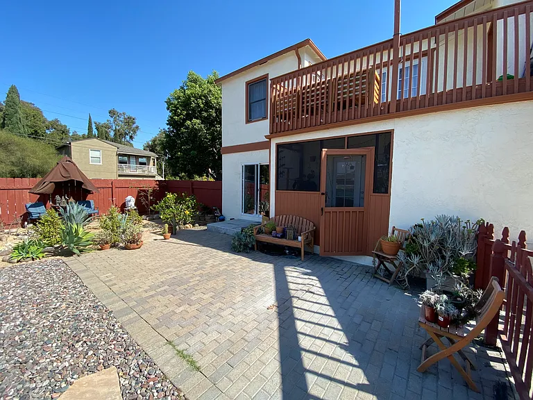 1918B Carmelina Dr — Photo 7
