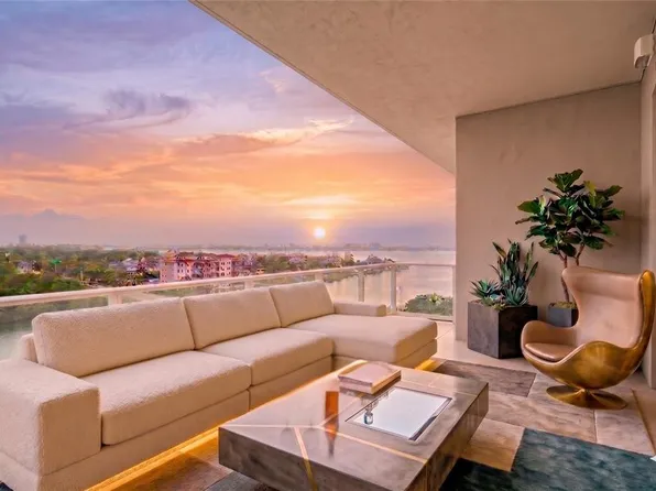 1020 Sunset Point Rd, Clearwater, FL