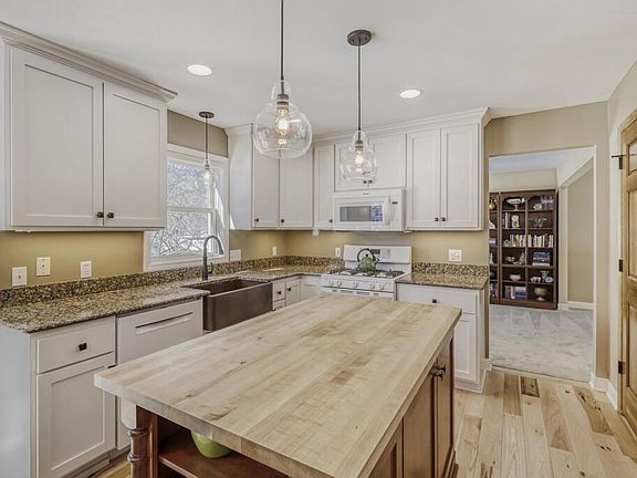 5th image of 2155 Weston Ln N