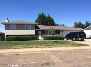 692 3rd Ave SW, Dickinson, ND 58601