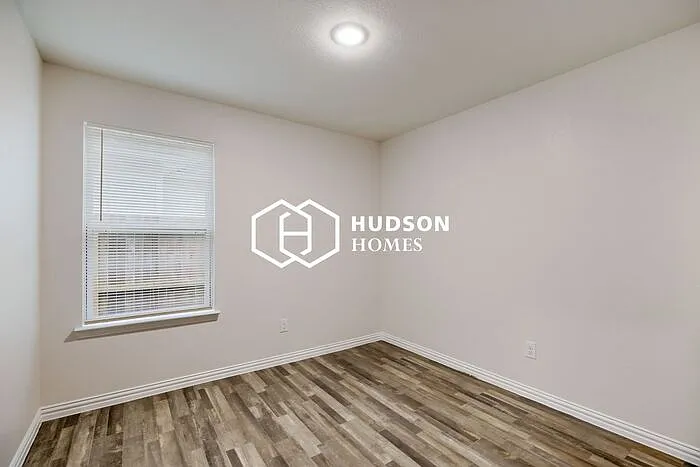 4525 Metropolitan Ave — Photo 7