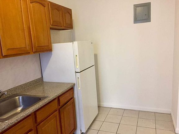 5th image of 3058 34th St APT 4A