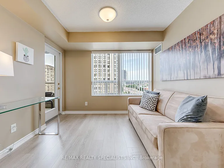 25 Kingsbridge Garden Cir W #924 — Photo 33