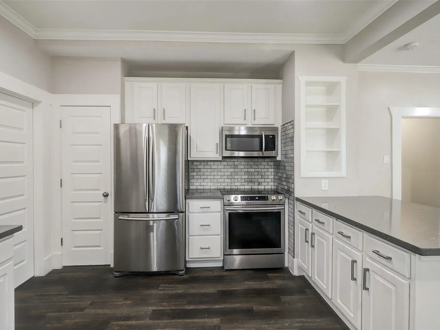 3 bed, 1.0 bath, 1190 sqft, $1,750 — Photo 2
