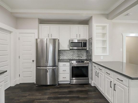 2nd image of 2333 Lidstone St