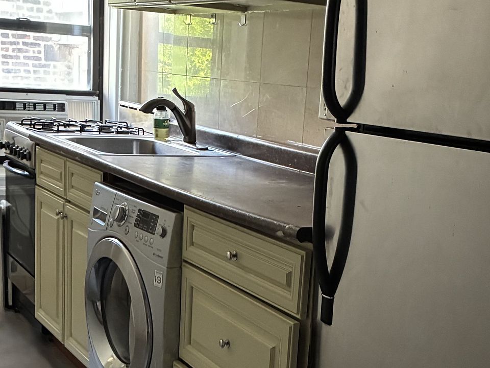 2nd image of 339 E 21st St APT 3E