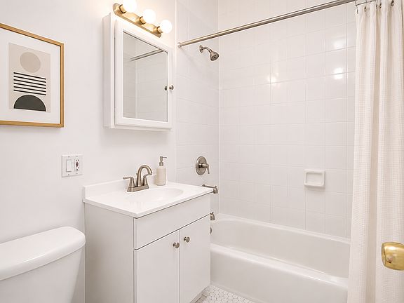 5th image of 254 E 3rd St APT 15