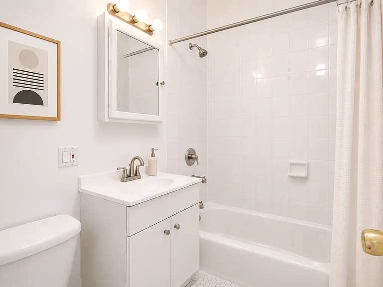 254 E 3rd St #15 — Photo 5
