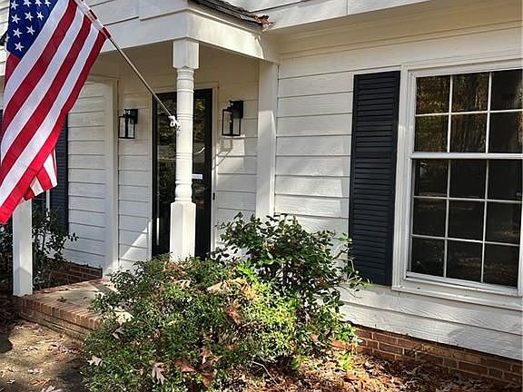 3rd image of 422 Sunnywood Ln
