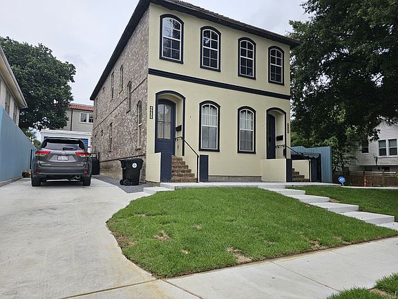 2nd image of 4403 Fontainebleau Dr