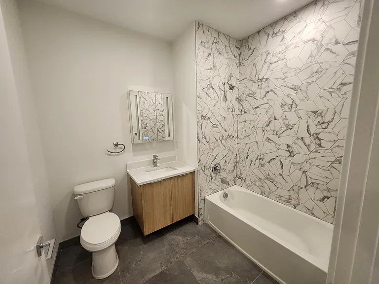 27 Freeway Dr E #45E — Photo 15