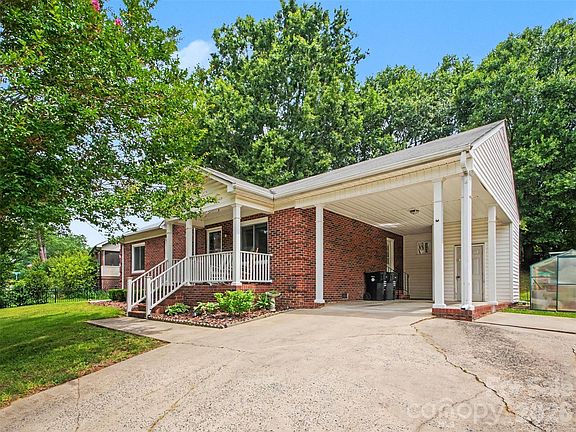 2nd image of 1009 Autumn Ln