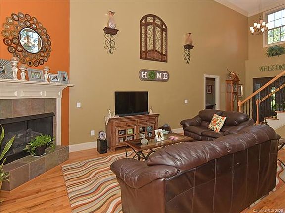5th image of 186 Draper Dr