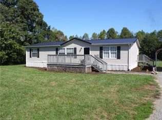 1027 Goldrush Ln, Hamptonville, NC 27020
