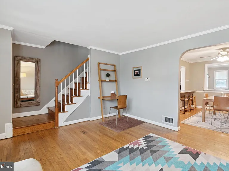 705 Eastshire Dr — Photo 6