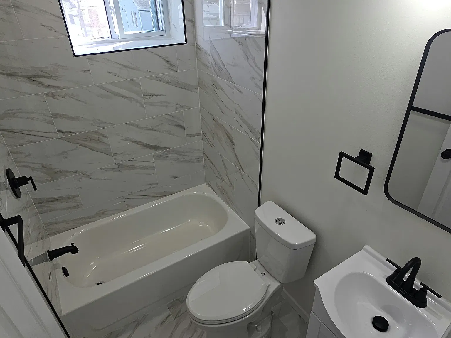 3 bed, 900 sqft, $1,695 — Photo 4