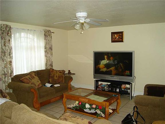 5th image of 504 64th Avenue Dr W