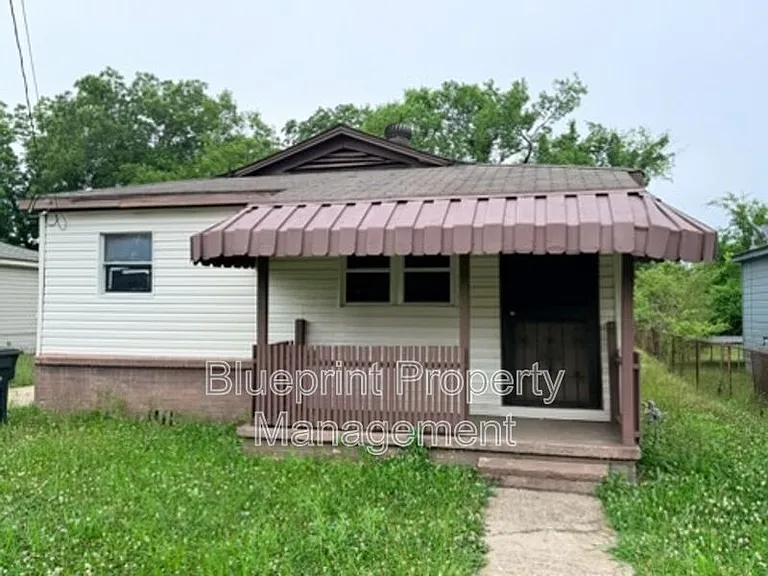 3373 33rd Pl N — Photo 1