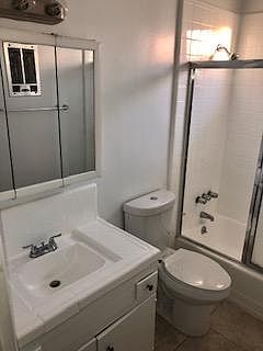 2nd image of 747 N Sycamore Ave APT 4
