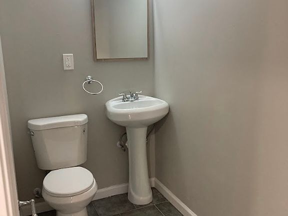 4th image of 5207 Woodland Ave #1F