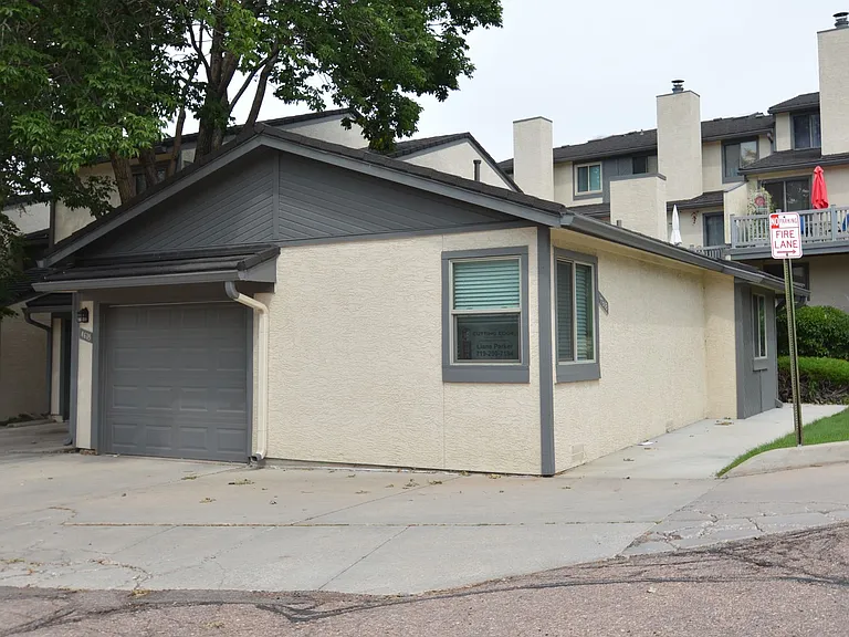 4618 Excalibur Ct — Photo 2