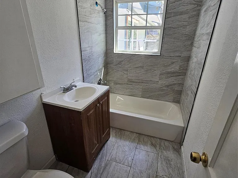 6015 Beekman Rd — Photo 7