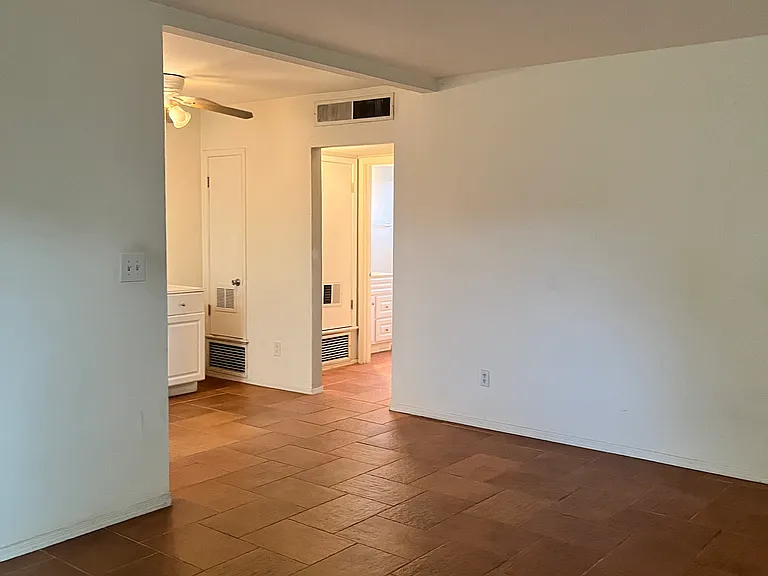 721 E Montebello Ave #110 — Photo 9