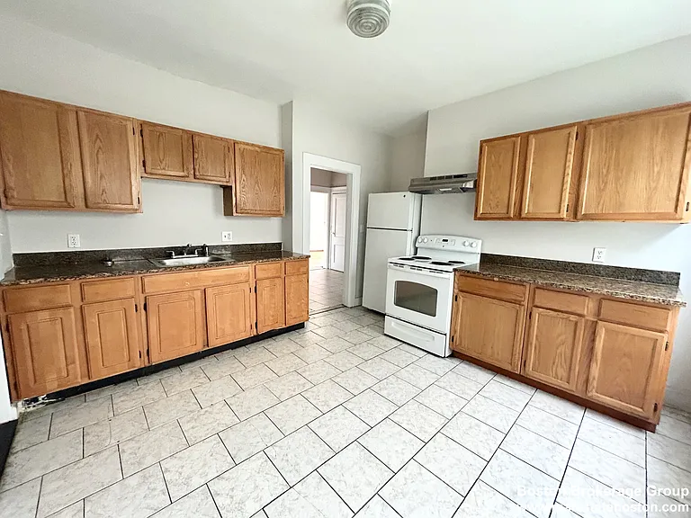 7 Hesston Ter #1 — Photo 1