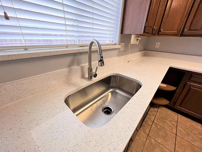 738 Ridgemont Dr — Photo 10